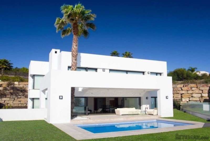 4 Bedrooms - Villa - Malaga - For Sale
