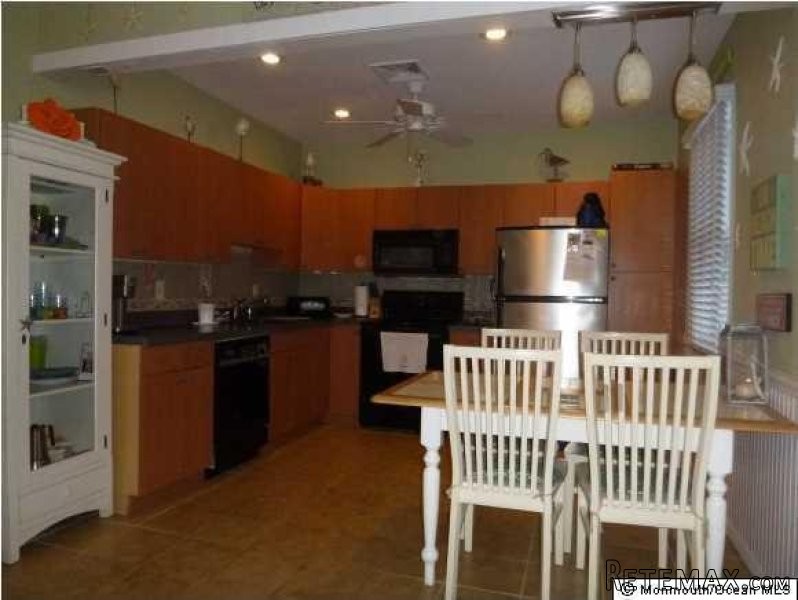 2 bedroom Flat For Sale: 543 Engleside.. - 2