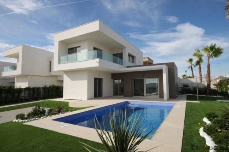 3 Bedroom 3 Bathroom Villa In Los..
