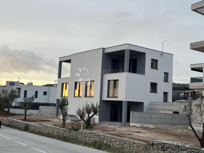 Vodice - luksuzna dvojna kuća sa bazenom i pogledom S2 - 3