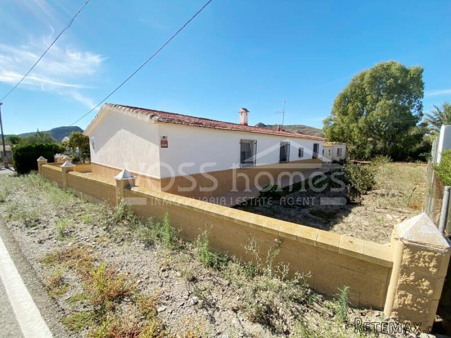 NEW LISTING TO VOSS HOMES - A 4 bed, 1 bath Countryside.. - 4