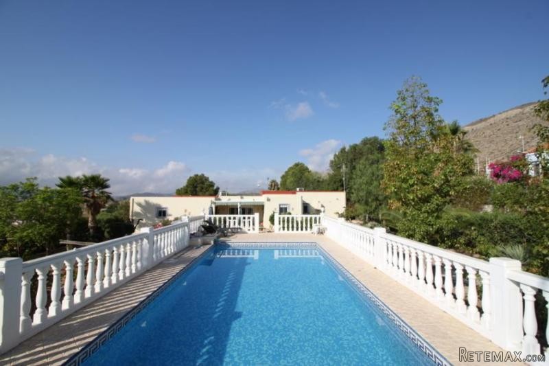 2 superb villas in 1 tranquil setting..