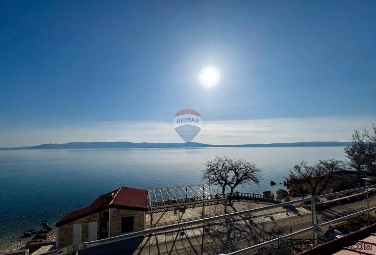 Novi Vinodolski- stan prvi red do mora, novogradnja