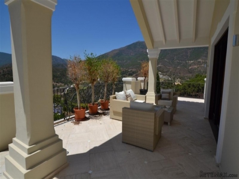 6 Bedroom Villa For Sale In La.. - 2