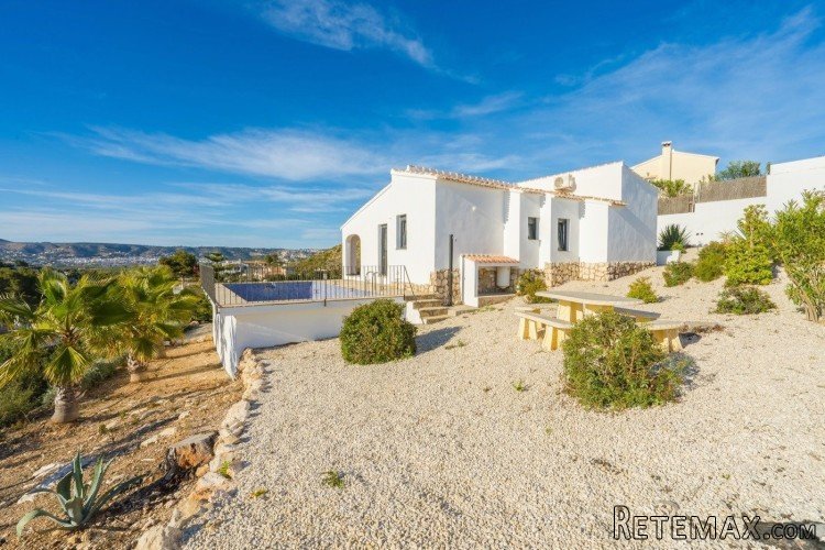 This excellent value property, completely renovated with a..