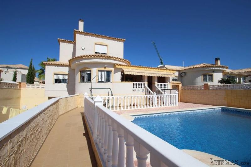 6 bedroom 4 bath villa with pool..