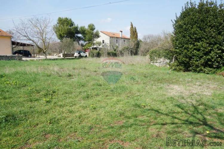 Istra,Vodnjan, građevinsko zemljište sa ruševinom