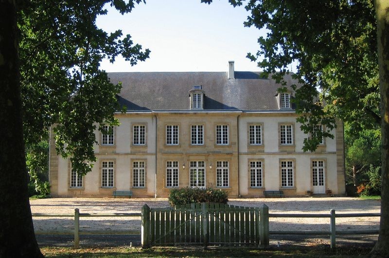 Stately Riverside Chateau, cottages &..