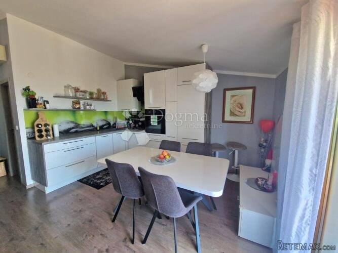 RIJETKOST U PONUDI! APARTMANSKA KUĆA S MASLINIKOM NA IZNIMN - 2