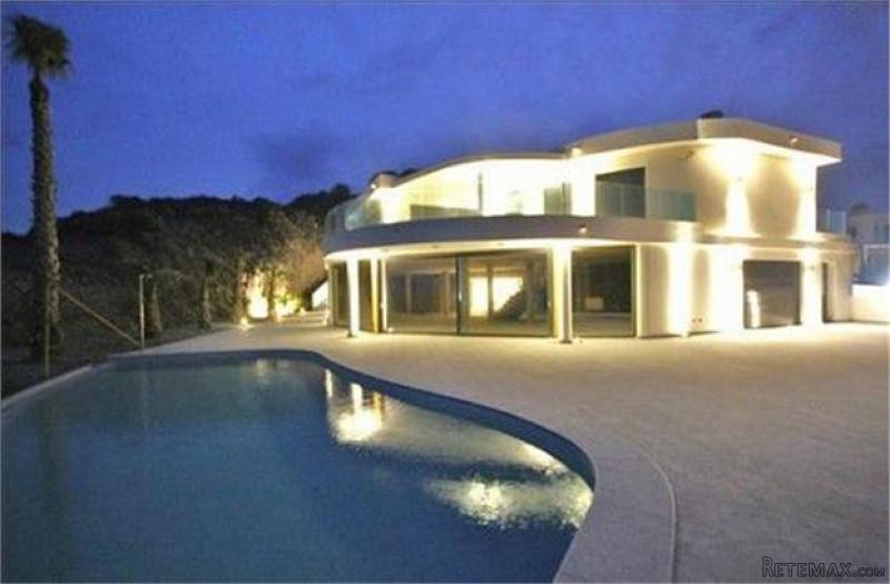 4 bedroom detached house for sale - 2