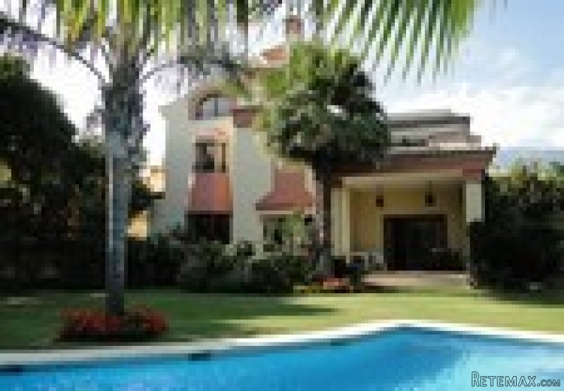 5 Bedrooms - Villa - Malaga - For Sale