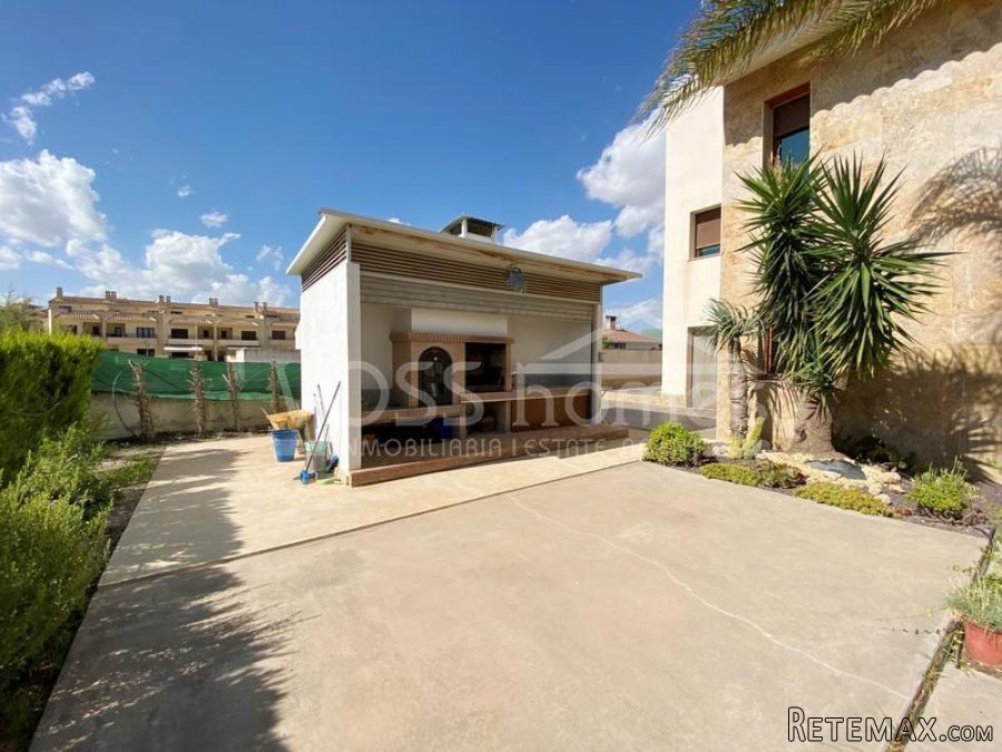 NEW LISTING TO VOSS HOMES - A Luxurious three storey 5 bed.. - 3