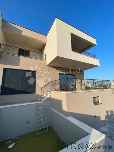 VODICE DUPLEX KUĆA NA ATRAKTIVNOJ LOKACIJI SA PREKRASNIM POG - 3