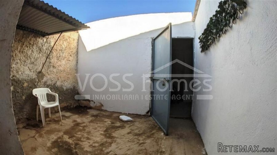 NEW LISTING - Amazing country property of 200 m² built on a.. - 15
