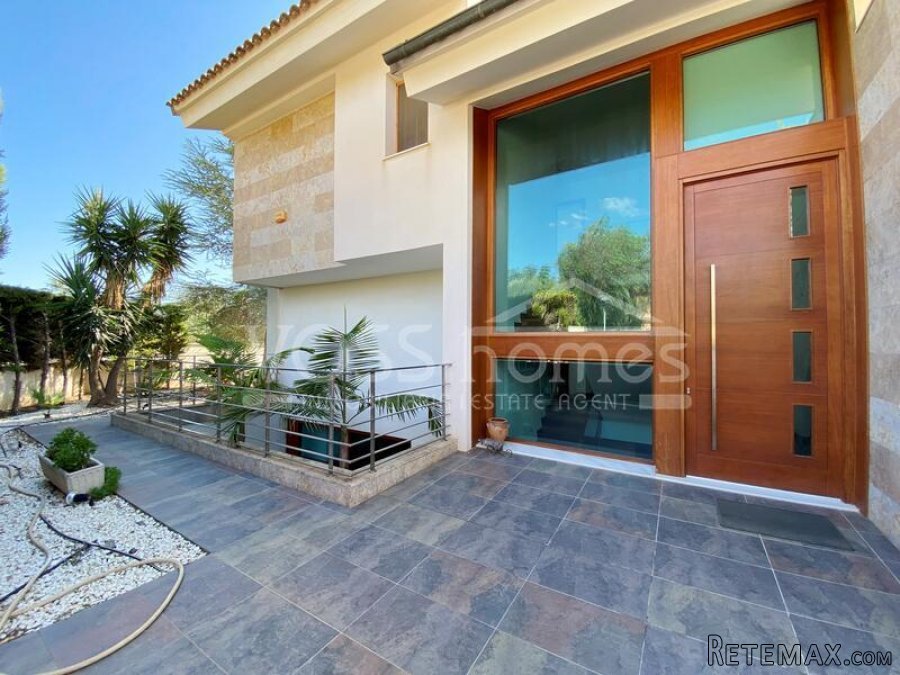 NEW LISTING TO VOSS HOMES - A Luxurious three storey 5 bed.. - 5