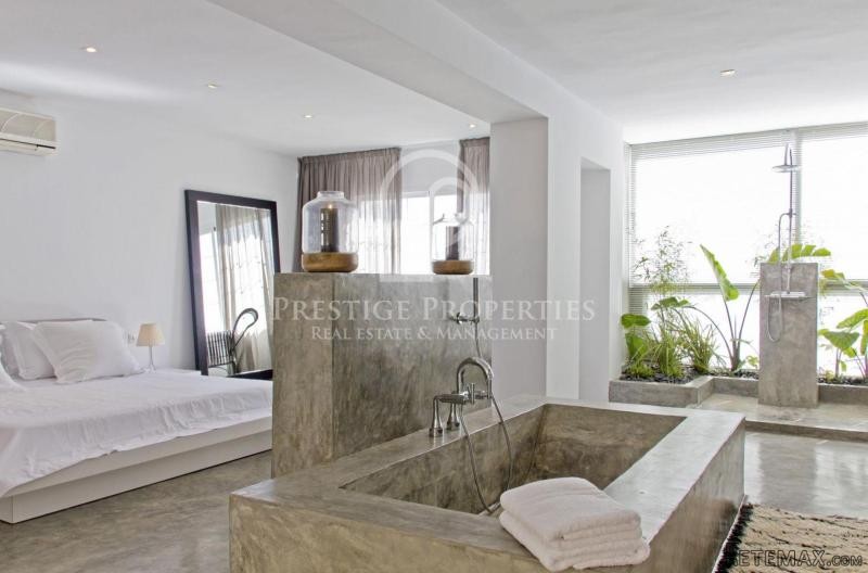 Beautiful minimalist style duplex in..