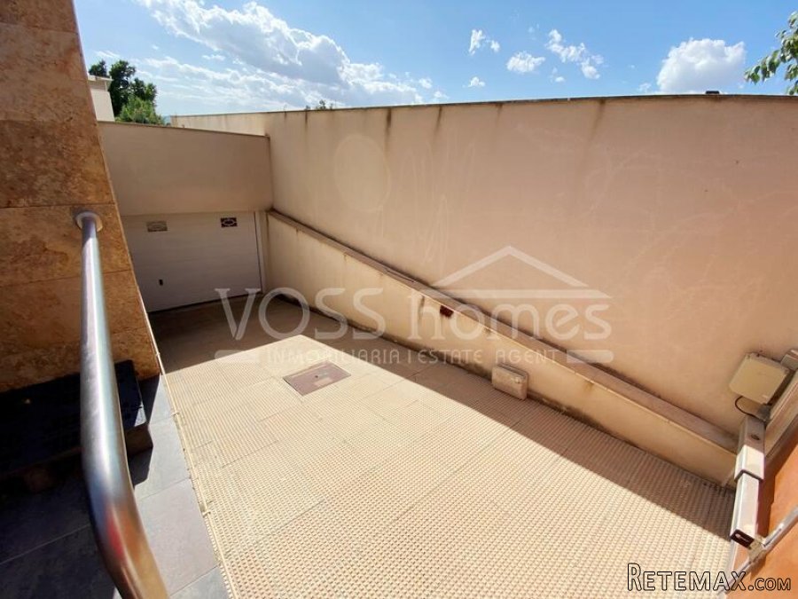 NEW LISTING TO VOSS HOMES - A Luxurious three storey 5 bed.. - 6
