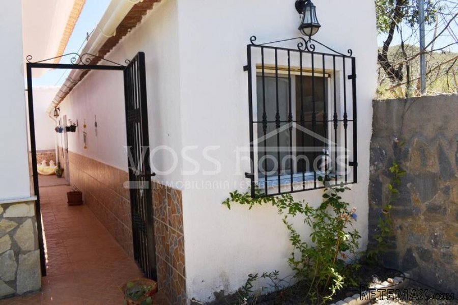 An absolute bargain, 3 bed, 2 bath, villa with H&C aircon.. - 17