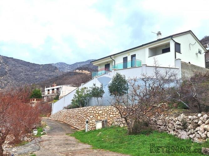 Senj, okolica - kuća kraj mora