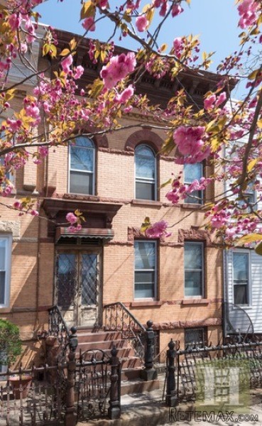 7 bedroom Town House For Sale: 74 -37..
