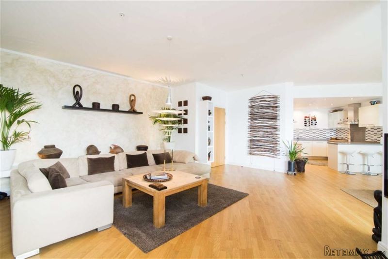 4 bed apartment in Kings Wharf