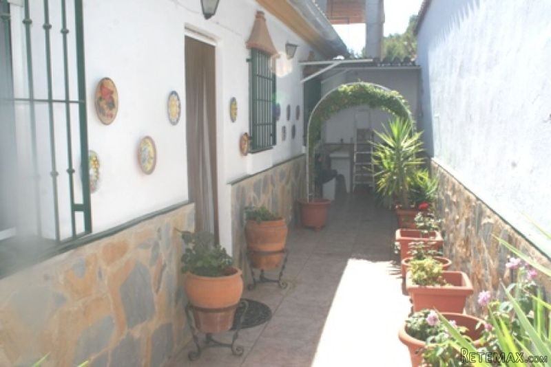 3 bedroom, 1 bathroom Townhouse, (build..
