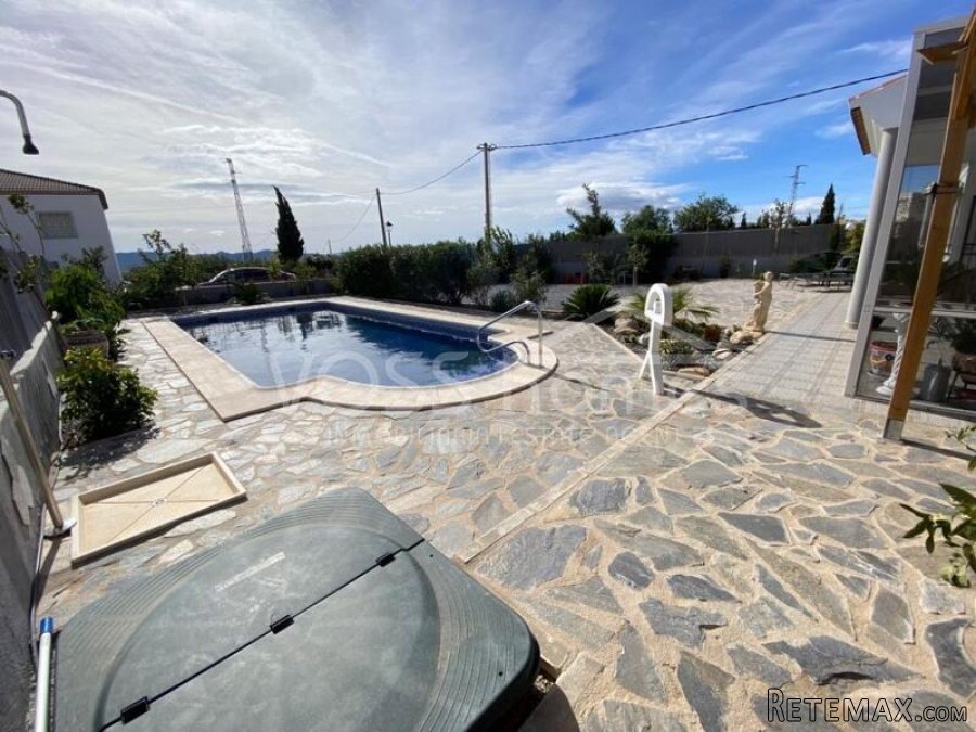 NEW & EXCLUSIVE LISTING TO VOSS HOMES - A spacious.. - 3