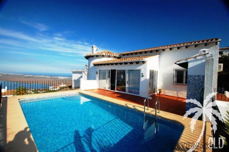 This detached villa in Monte Pego was built in 2000 on 2..