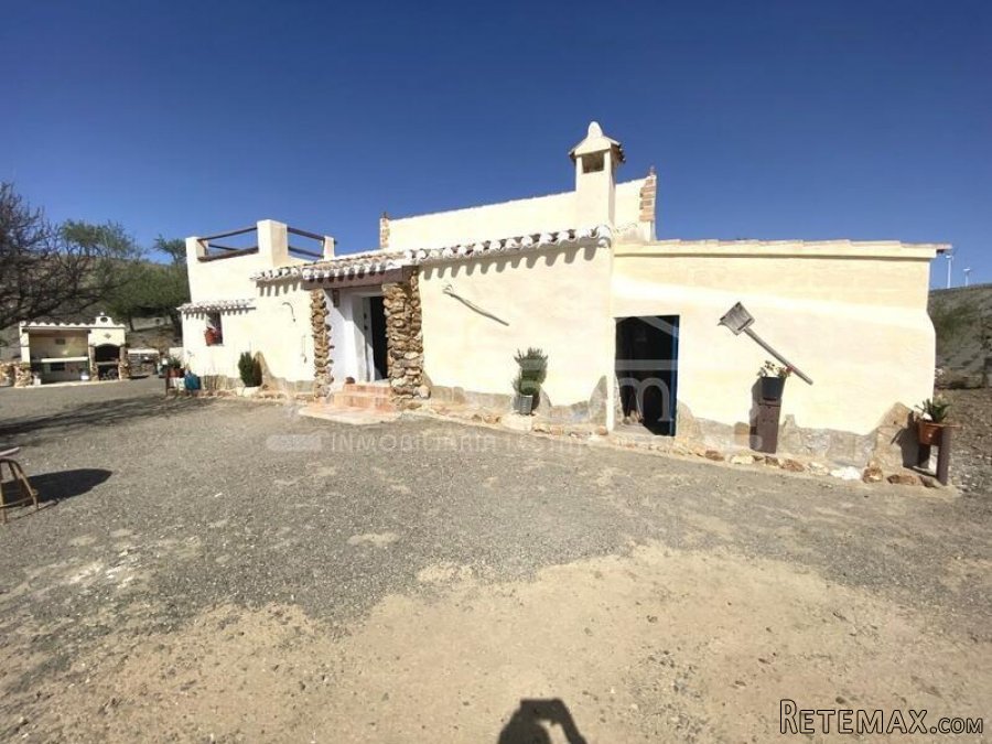 NEW TO VOSS HOMES - An amazing, charming 2 bed, 1 bath..