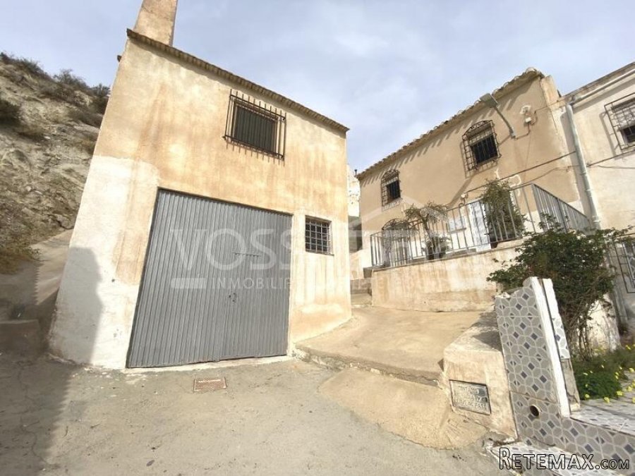 EXCLUSIVE FOR VOSS HOMES - A very interesting, 2 storey..