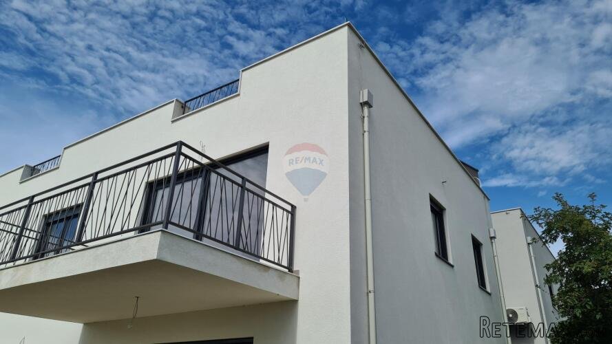 Poreč: Moderan stan 1. kat + krovna terasa 90m2