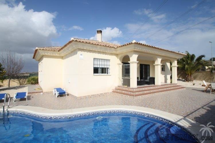 This luxurious, detached, south facing villa is located in..