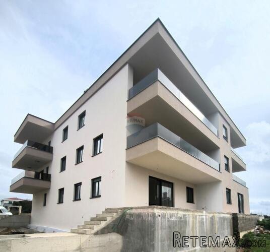 BANJOLE, luksuzni apartman s bazenom, pogled more