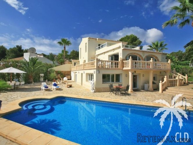 This stylish property, with unmistakeable Italian features..