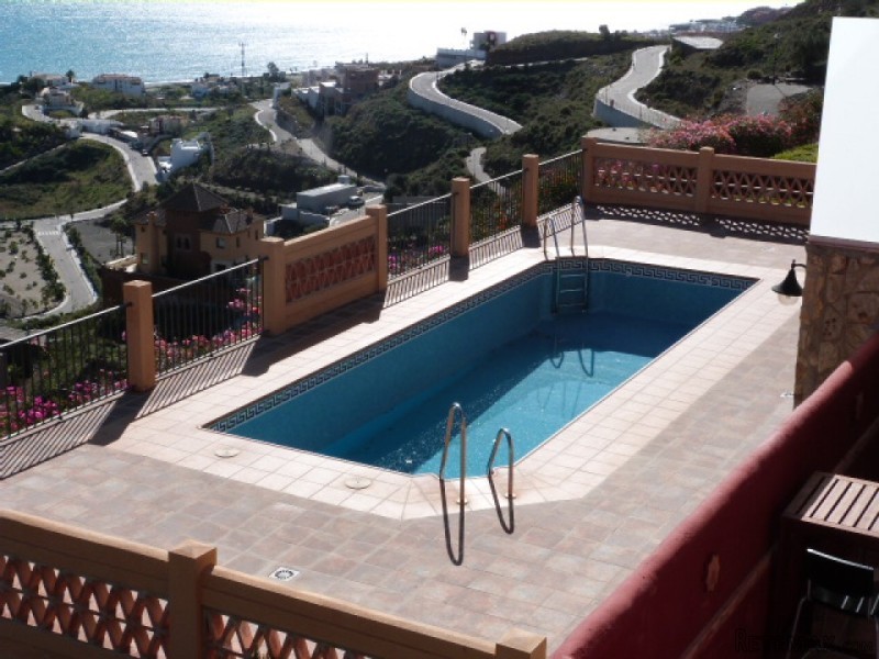 4 bedroom, 2 bathroom Townhouse, (build..