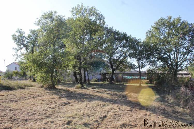 GRAĐEVINSKO ZEMLJIŠTE 1277m2 pokraj Poreča - 2