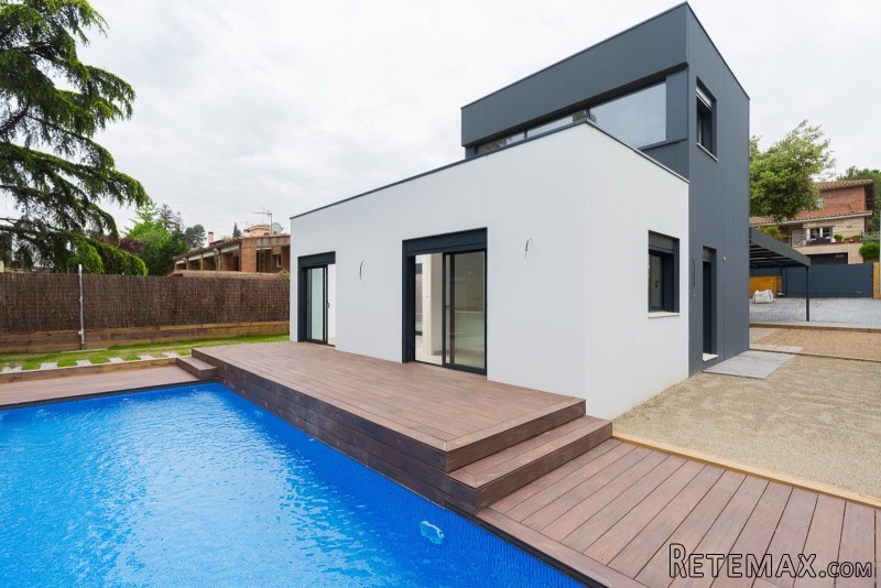 Spectacular newly-built house for sale..