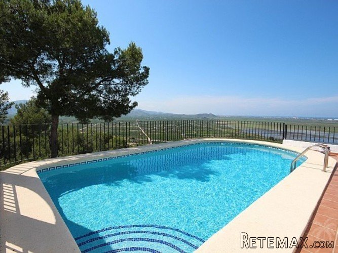 This charming and very bright villa is in excellent.. - 2