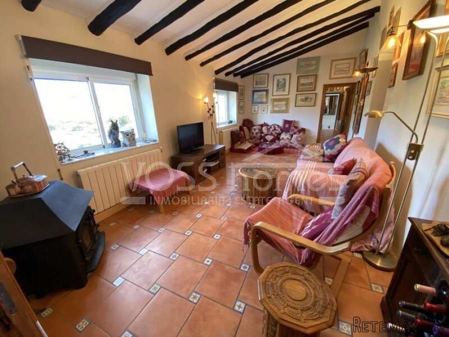 NEW & EXCLUSIVE LISTING TO VOSS HOMES - A full of.. - 6