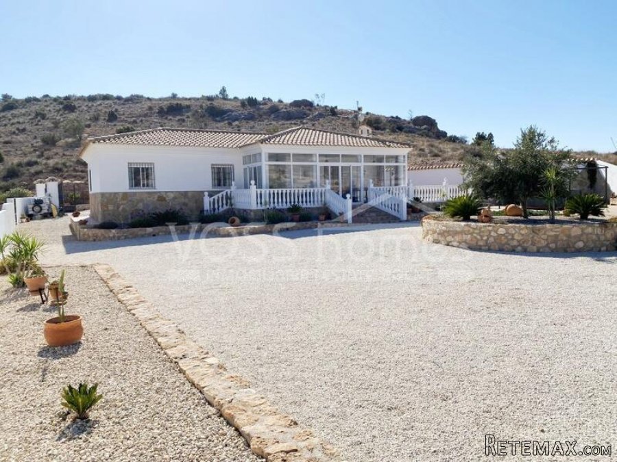 NEW LISTING TO VOSS HOMES - A large beautifully presented 3..