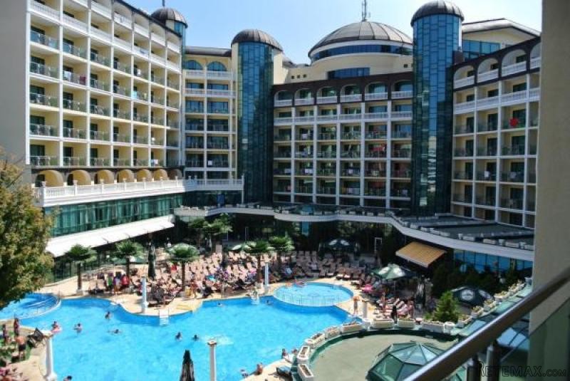 2 BED/2 BATH apartment with fantastic..