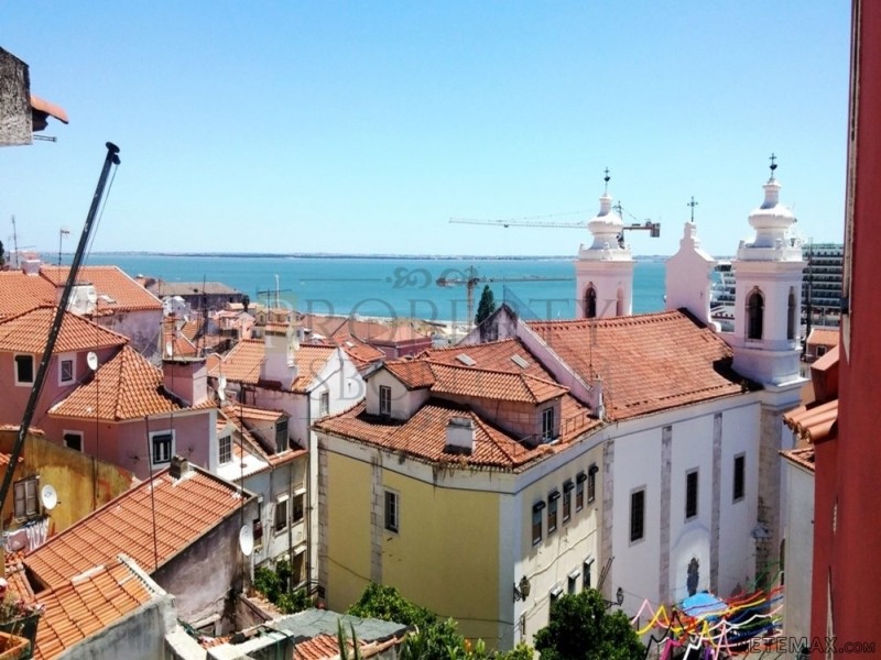 T1 Lisbon Apartment with amazing river..