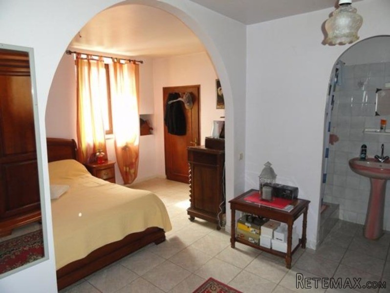 Spacious Stone House Set On 1800m2 Of.. - 2