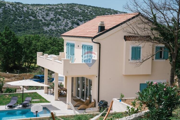 Crikvenica, Bribir - mediteranska kuća sa bazenom i okućnico