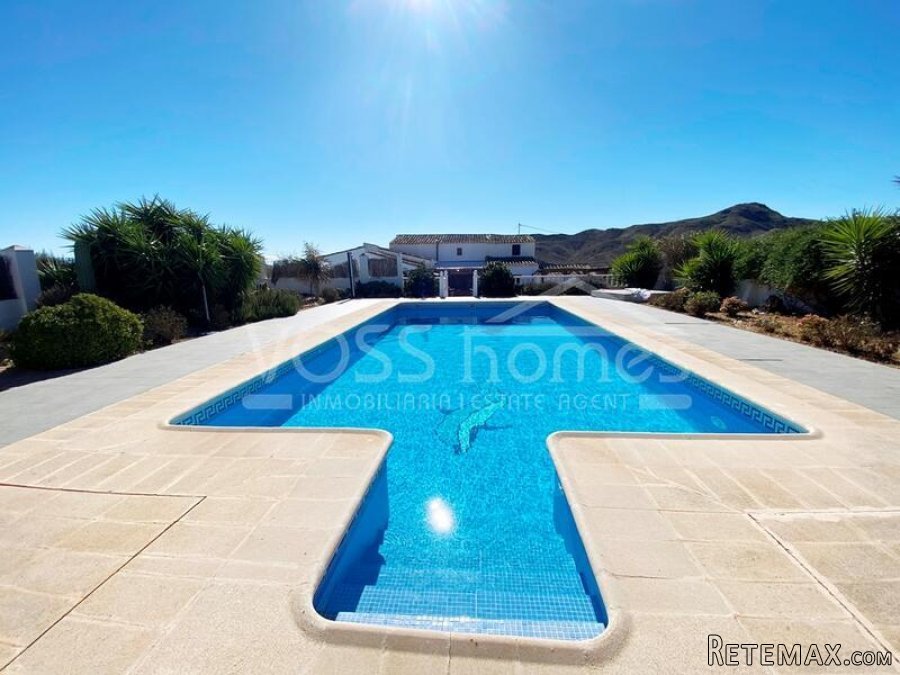 EXCLUSIVE TO VOSS HOMES - AN UP AND RUNNING B&B / GUEST..