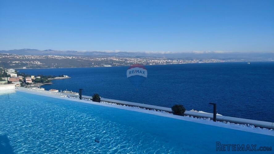 Opatija - penthouse s krovnim bazenom i prekrasnim pogledom