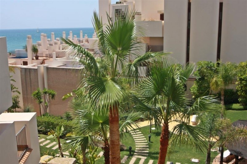 1 Bedroom Middle Floor Apartment