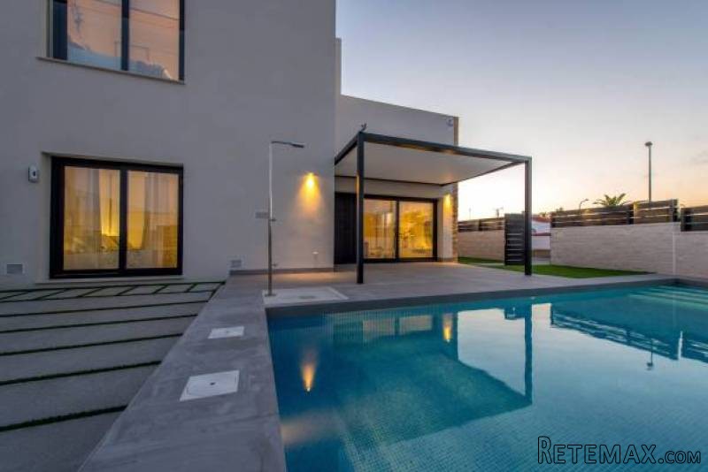 3 Bedroom 2 Bathroom Villa In Ciudad..