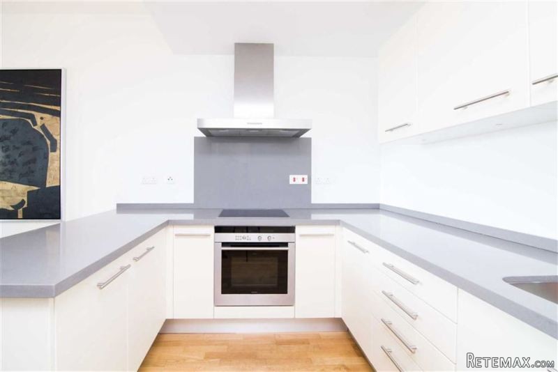 2 bed apartment in Kings Wharf - 2