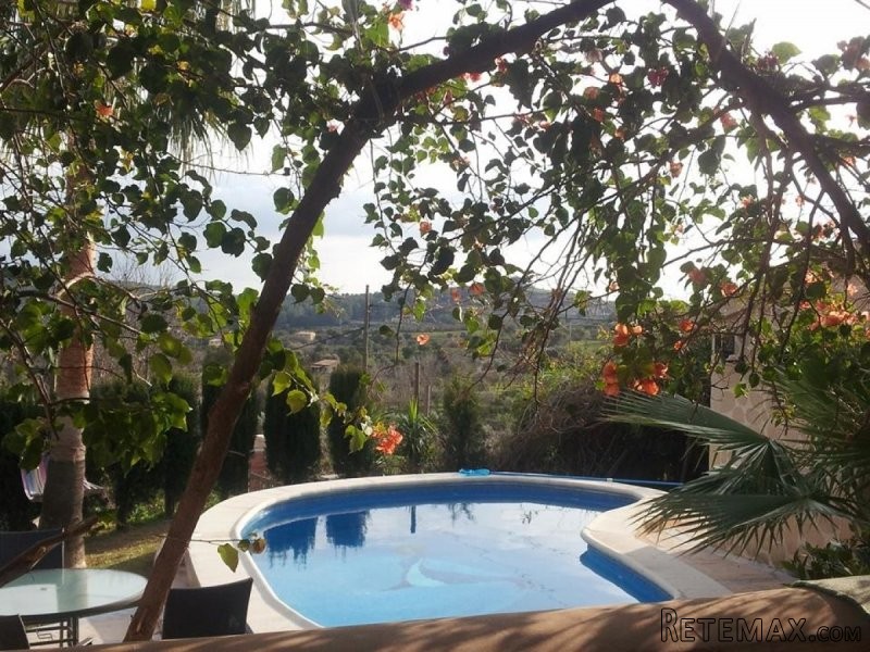 Lovely country home with pool and.. - 2